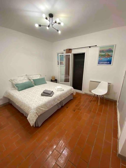 Simone, Appartement Maison, Quartier Calme, Grande Terrasse, Spa, Barbecue, 2 Chambres Fréjus Εξωτερικό φωτογραφία