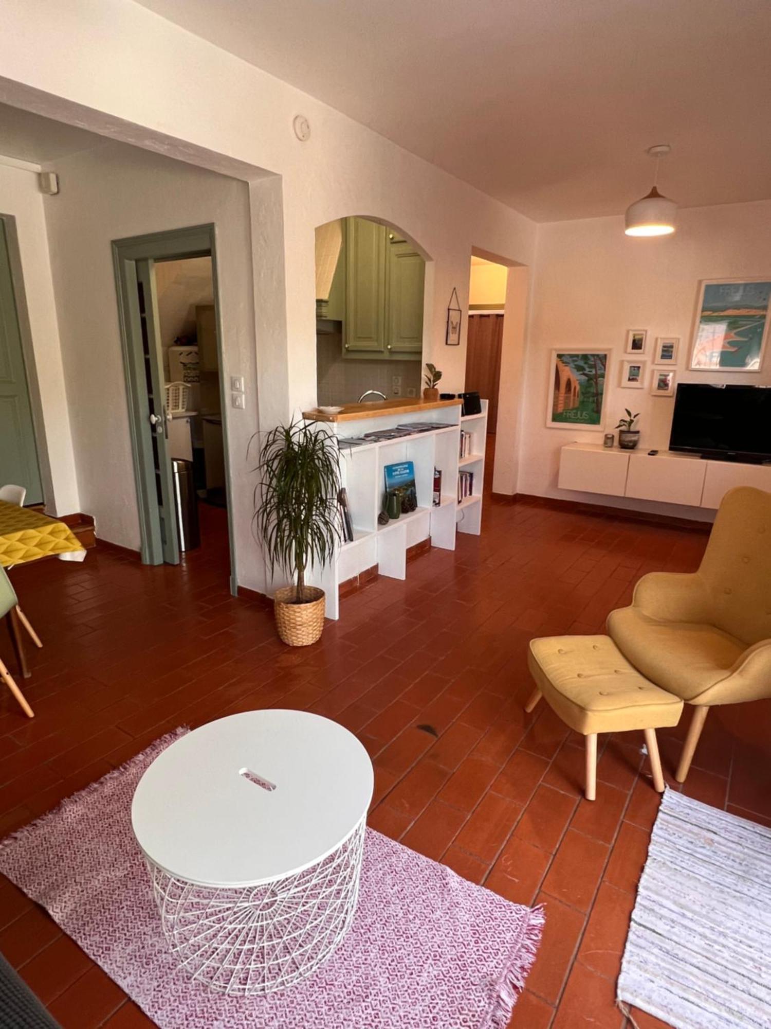 Simone, Appartement Maison, Quartier Calme, Grande Terrasse, Spa, Barbecue, 2 Chambres Fréjus Εξωτερικό φωτογραφία