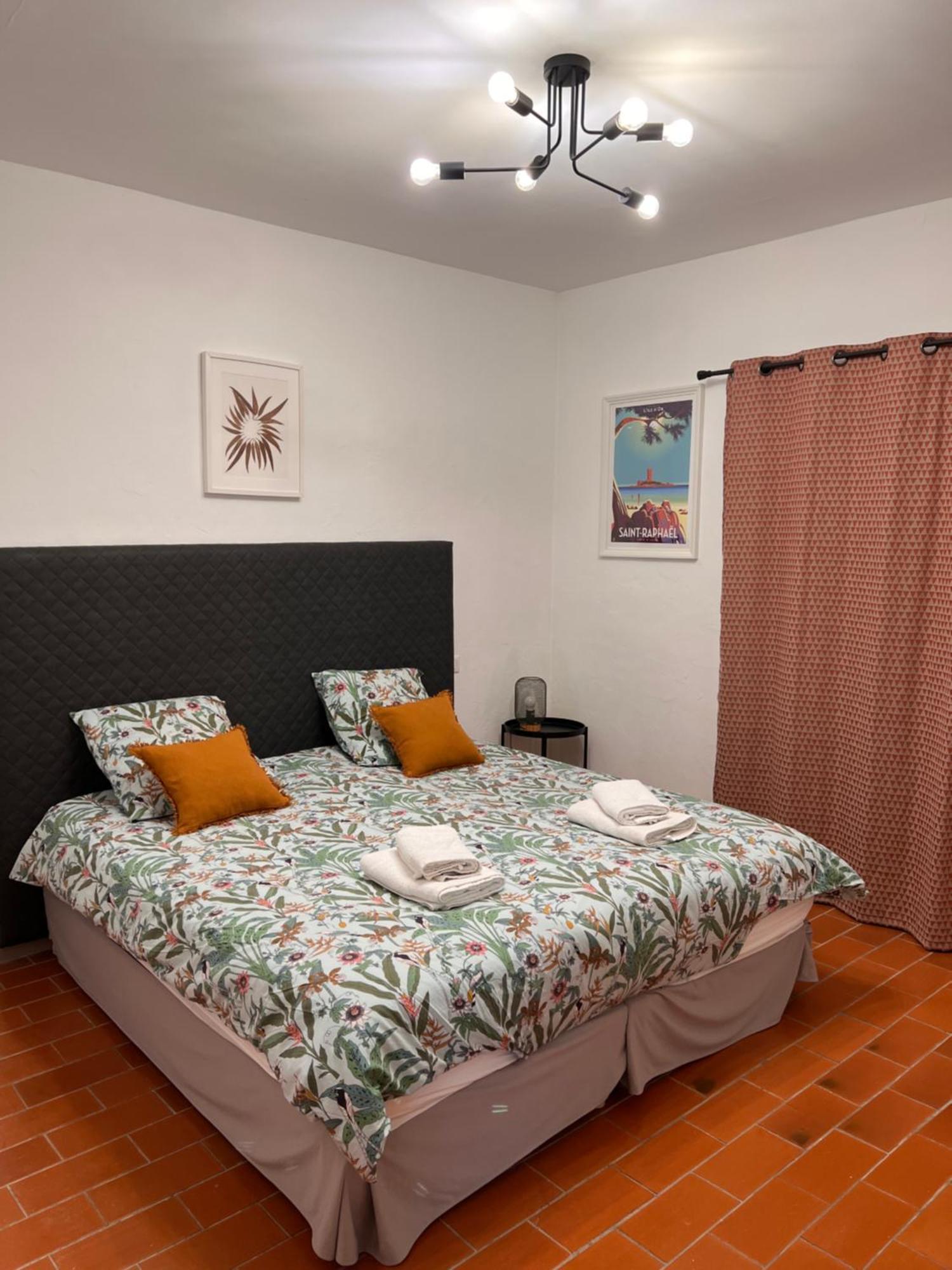 Simone, Appartement Maison, Quartier Calme, Grande Terrasse, Spa, Barbecue, 2 Chambres Fréjus Εξωτερικό φωτογραφία