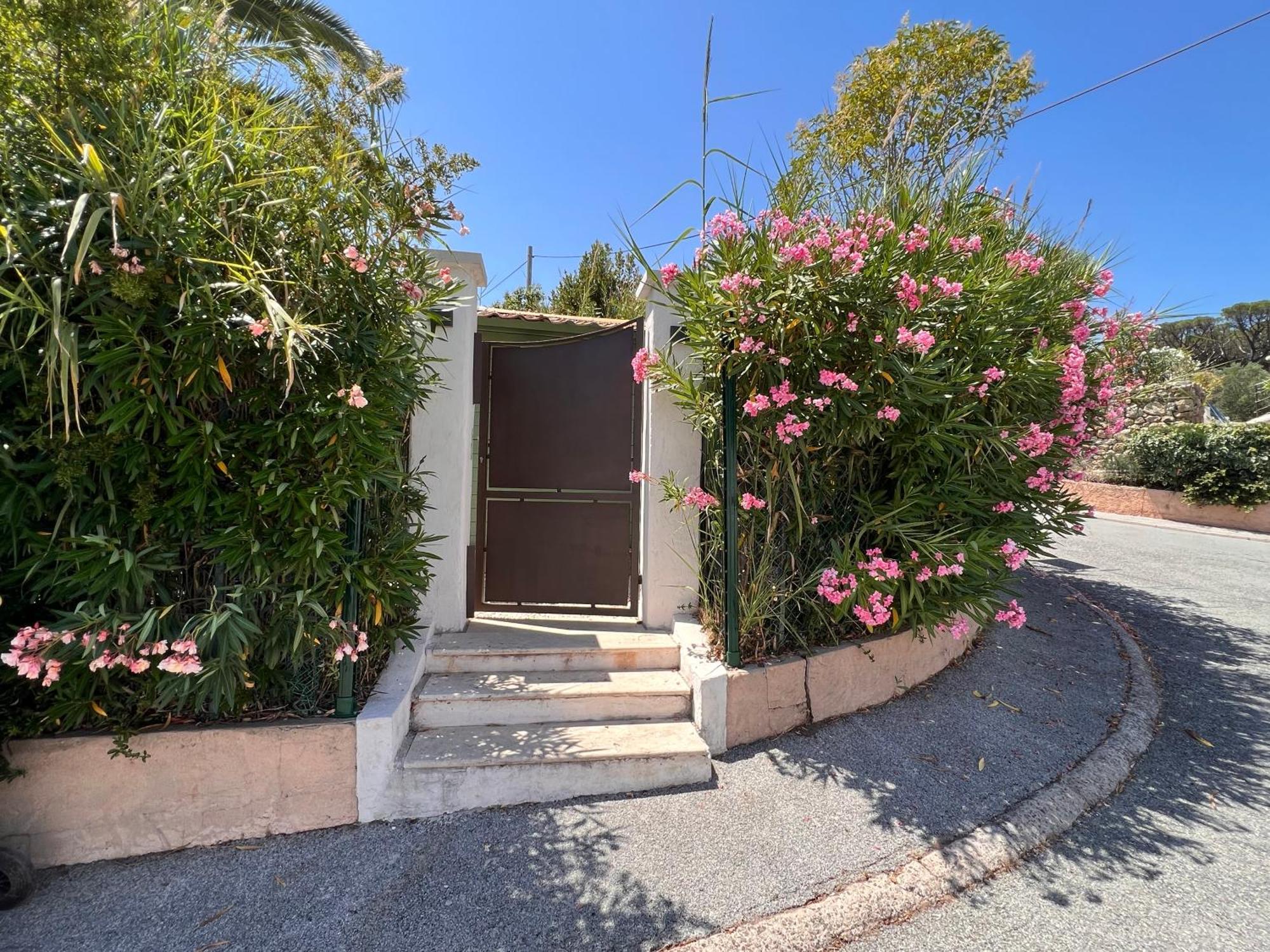 Simone, Appartement Maison, Quartier Calme, Grande Terrasse, Spa, Barbecue, 2 Chambres Fréjus Εξωτερικό φωτογραφία